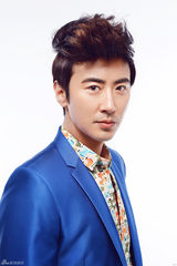 组图：高梓淇时尚写真彰显暖男雅痞风