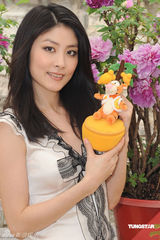 高清图：陈慧琳新春拜年 称将做现代事业女性