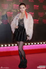 组图：霍震霆出言护郭晶晶 梁烈唯走秀只顾耍帅