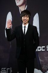 高清图：李升基秀智等亮相《九家之书》发布会