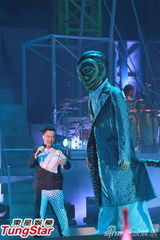 组图：陈奕迅开唱造型似黑山老妖 少说话多唱歌