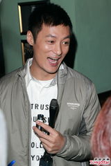 组图：余文乐拒为新片露臀 杜汶泽预告肉搏裸女