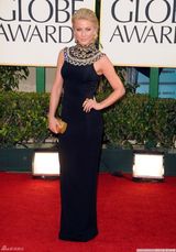 高清图：茱丽叶-霍夫宝石领黑裙璀璨夺目