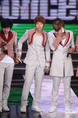 组图：韩国团体大出动 SJ-M唐禹哲high翻台北