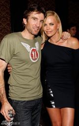 幻灯：桑德拉-布洛克获电视众选择奖年度娱乐大奖