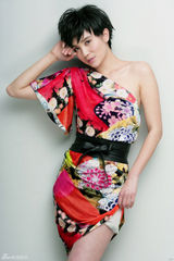 高清图：摩登小宋佳酷发靓裙 活力演绎早春气息