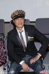 组图：任达华生日许愿 陈慧琳叹彻夜开工恐怖