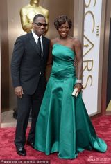 组图：第86届奥斯卡红毯 女星戴维斯绿裙现身