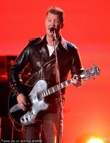 组图：石器时代皇后乐队Josh Homme压轴献唱