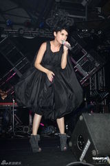 组图：杨丞琳个唱化身摇滚精灵 打造魔幻舞台