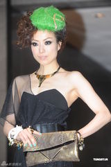 组图：Rain展绅士风度 郑秀文急闪为许志安捧场