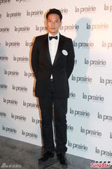 组图：赵式芝再陷同性情 与杨如芯亲密携手亮相