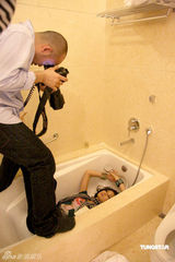 高清图：乐基儿全新潮人广告出意外 扯断秀发无怨言 