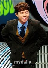 组图：韩星姜艺彬香艳出席《愤怒王》发布会