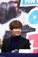 高清图：朴信惠尹施允亮相《邻家花美男》发布