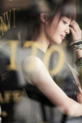 组图：姚笛最新写真曝光 迷人优雅尽显成熟韵味