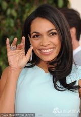 组图：金球奖罗莎里奥-道森蓝裙亮眼展玲珑身段