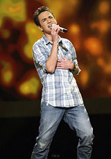 幻灯图：《美国偶像》男生12进10淘汰赛-暗夜星光