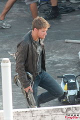 组图：《变4》主角嬉戏 导演迈克尔亲民开工