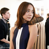 组图：王珞丹纽约时装周首秀气质优雅