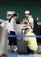 幻灯图：陈佩斯一家三口出游 贤内助王燕玲首度曝光