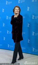 组图：《我，安娜》记者会 女主角夏洛特与导演搞怪