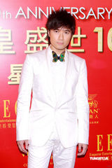 幻灯图：英皇群星出席春茗晚宴 Twins再度“合体” 