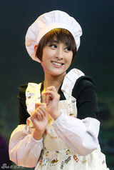 组图：马苏偷师小S范晓萱  挥舞鸡毛掸跳“鸡舞”