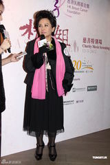 组图：《桃姐》票房大好 叶德娴宣传防癌资讯