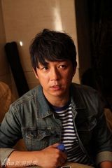 组图：《怒放》剧组现身大学生电影节红毯