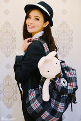 组图：盛君个性礼帽小领结 尽显英伦俏皮范儿