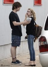 组图：艾玛-罗伯茨与男友和好 曾因家暴被拘留