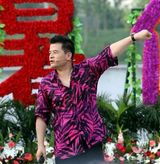 组图：毕福剑搂于文华表演泰坦尼克经典片段