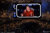 组图：威廉-夏特纳现身奥斯卡颁奖礼大荧屏