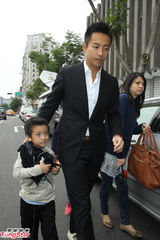 组图：大小S父亲追悼会 亲家张兰亲赴台好友来悼念