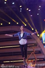 组图：刘诗诗为金鹰节彩排 助理酷似胡歌