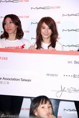 组图：Hebe亲切可爱热心公益 透露Ella赴美学英文