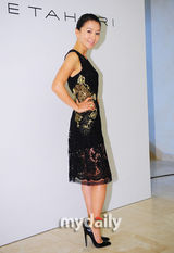 组图：金正恩金南珠等助阵名品发布 清一色黑礼服