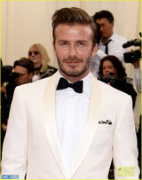 组图：小贝辣妹出席时尚典礼 贝式微笑迷人依旧