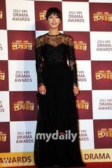 组图：宋仲基少时允儿助阵KBS颁奖 秀智秀美背