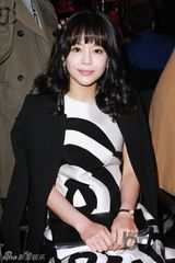 组图：SJ金希澈Clara等参加时装周时尚个性