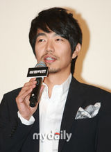 幻灯图集：尹世雅池珍熙出席《平行理论》媒体首映