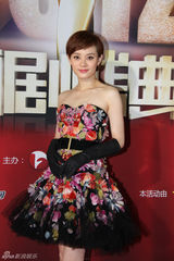 组图：群星亮相国剧盛典红毯 宋茜娇俏袁莉华贵