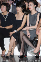 组图：董洁短发现身活动 面色憔悴不理邻座倪妮