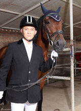 组图：杨志刚骑士造型写真展多面风采