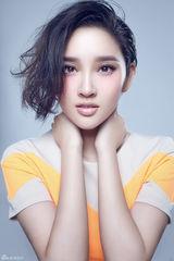 组图：唐艺昕写真国色倾城 花痴妹展百变魅力