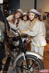 组图：韩女团CRAYON POP访港 大肆购物开心