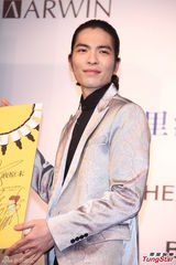 组图：萧敬腾因节俭令愿无酬出演电视台春晚