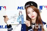 组图：missA运动装出席签名会变身棒球女孩