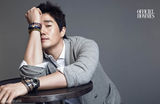 高清组图：韩星刘智泰拍写真演绎熟男风范